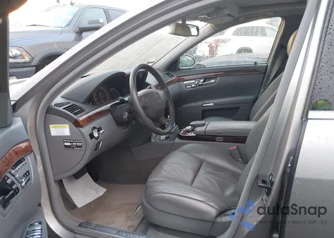 2007 Mercedes-Benz S 550 z USA, uszkodzony, nr VIN WDDNG71X47A068897